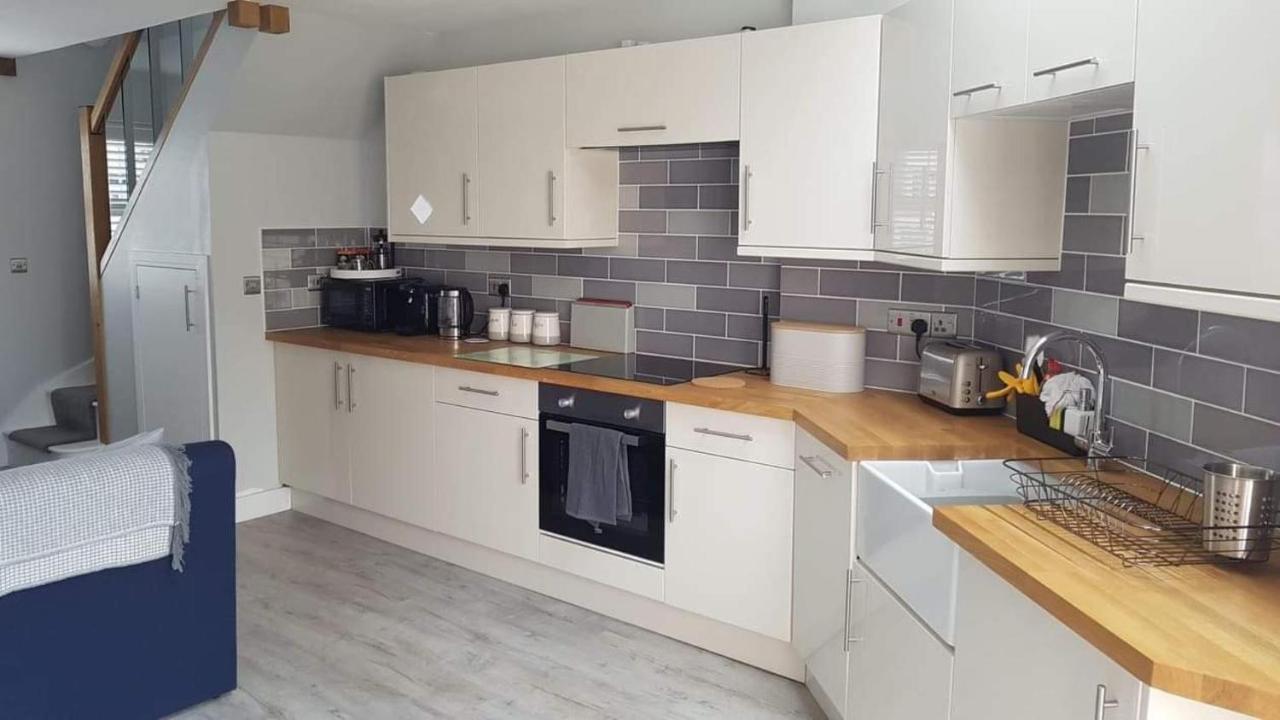 Outstanding Modern 1-Bed House In Chippenham Chippenham (Wiltshire) Exterior photo